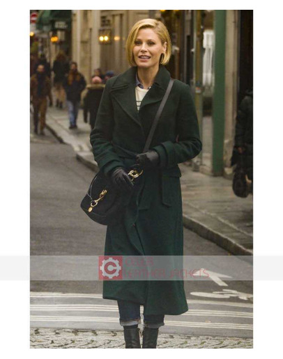 Modern Family Julie Bowen Green Coat